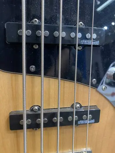 Squier - Vintage Modified 5 String Jazz Bass 2