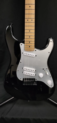 Squier - Contemporary Active Stratocaster Black 2