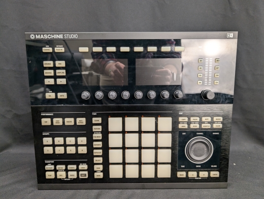 Native Instruments Maschine Studio Production Workstation