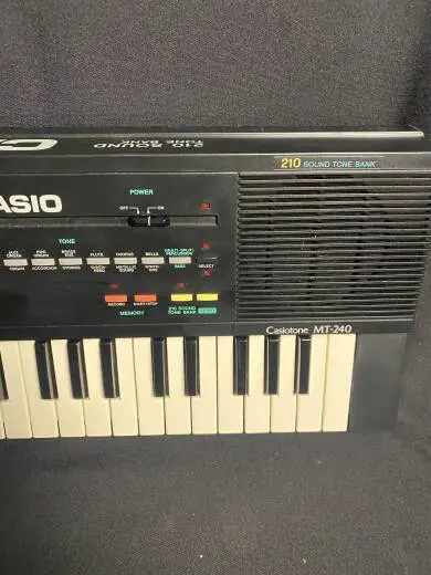 CASIO MT240 2