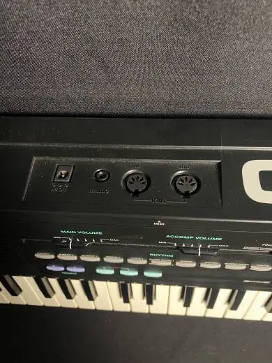 CASIO MT240 2