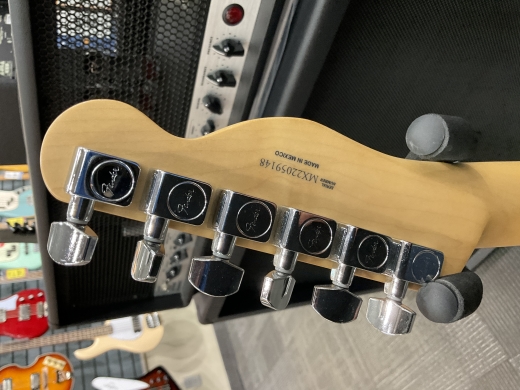 Fender Lefty Telecaster (Butterscotch Blonde) 4