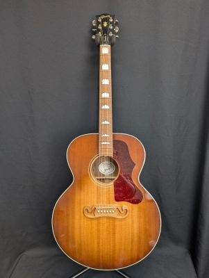 Gibson - SJ200 Studio Walnut Sunburst