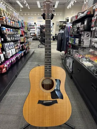 Taylor Guitars - 110E