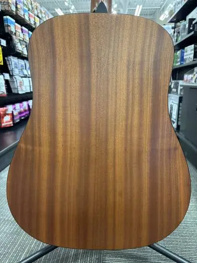 Taylor Guitars - 110E 2