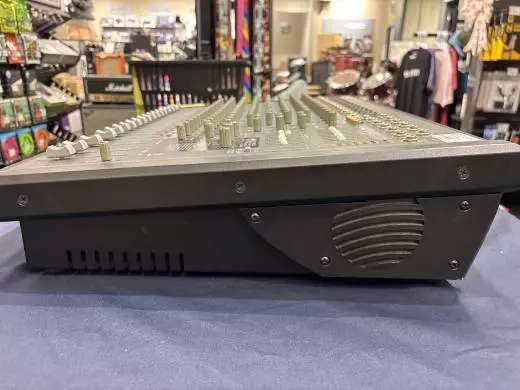 Yorkville Sound - AP818 2