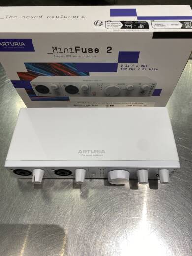 Store Special Product - Arturia - MINIFUSE 2 WH