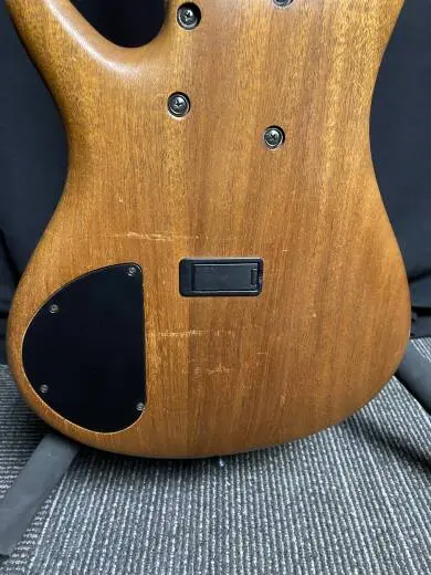 Ibanez Prestige SR-3006E 6-String bass 2