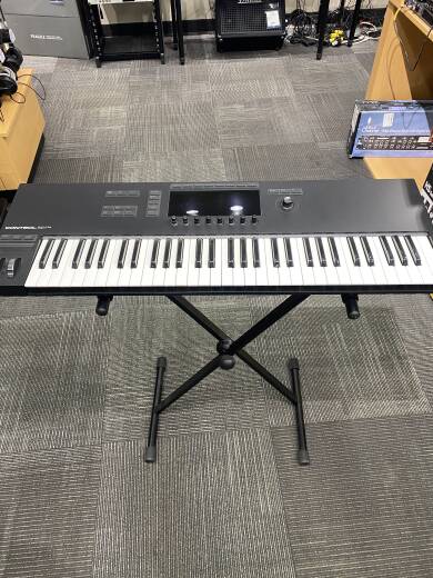 Native Instruments Kontrol S61 MK3 61-Note Keyboard Controller