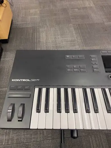 Native Instruments - KONTROL S61 MK3 2