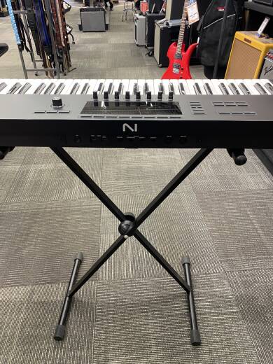 Native Instruments Kontrol S61 MK3 61-Note Keyboard Controller