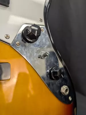 Squier - Affinity Jazz Bass - 3-Tone Sunburst 2