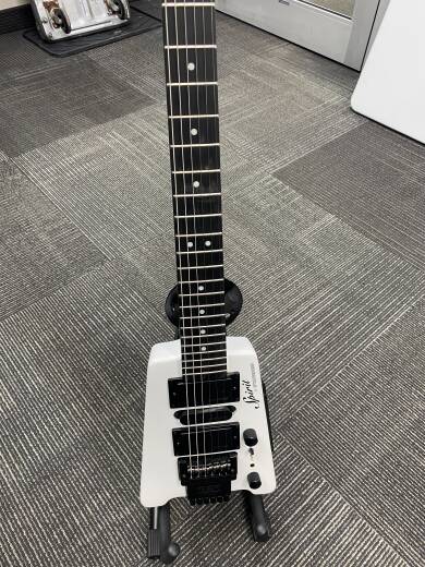 Steinberger Spirit GT-PRO Deluxe Electric Guitar With Gigbag - White