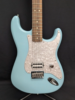 Store Special Product - Fender - Tom Delonge Stratocaster - Daphne Blue