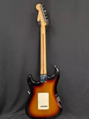 Fender - Player Strat PF 3-Tone Sunburst 2
