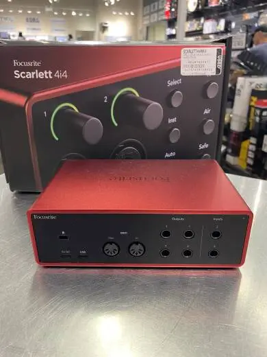 Focusrite - SCARLETT4I4MK4 2
