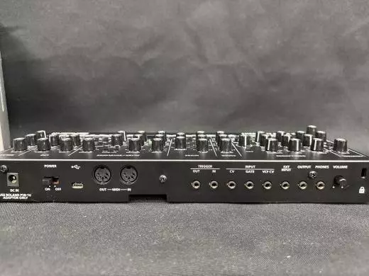 Roland - SE-02 BOUTIQUE ANALOG MONOPHONIC SYNTH 2