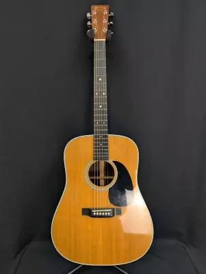 Martin Guitars - D-28 2017