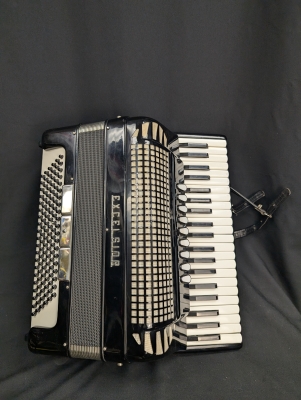 Gear Hunter | Excelsior Model 320 Accordion