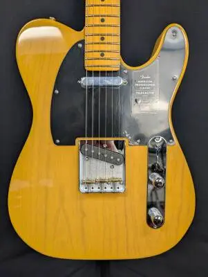 Fender - AM Pro Classic Telecaster - Butterscotch Blonde 2