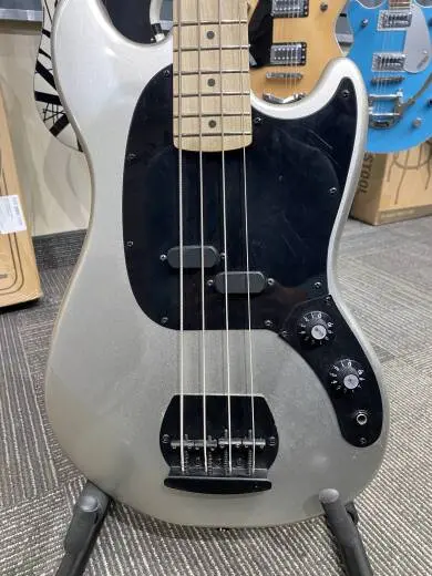 GROOVE MG2030 MUSTANG BASS 2