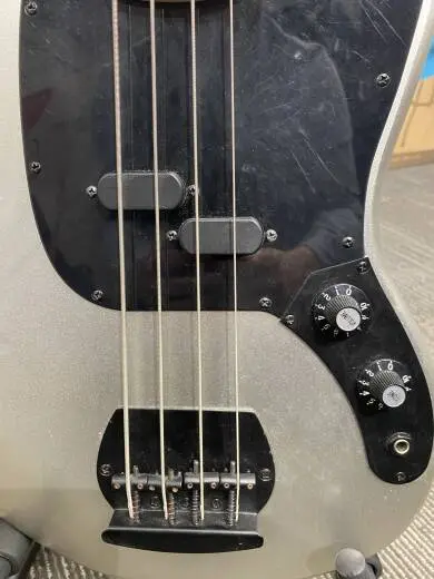 GROOVE MG2030 MUSTANG BASS 2