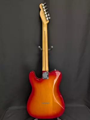 Fender - American Deluxe Telecaster - Aged Cherry Burst 3