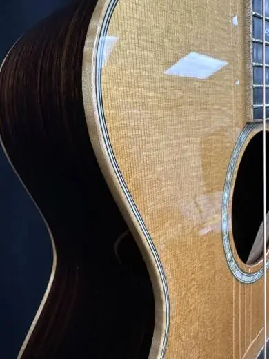 Taylor Guitars - 814CE Auditorium 2