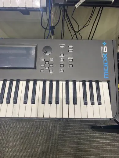 Yamaha - MODX6+ 2