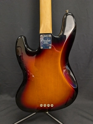 Fender - Am Pro J Bass - 3-Tone Sunburst 4