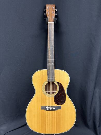 Store Special Product - Martin Guitars - 000-28 V18
