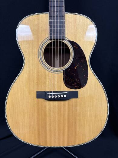 Store Special Product - Martin Guitars - 000-28 V18