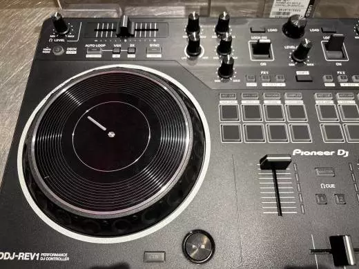 Pioneer DJ - DDJ-REV1 2