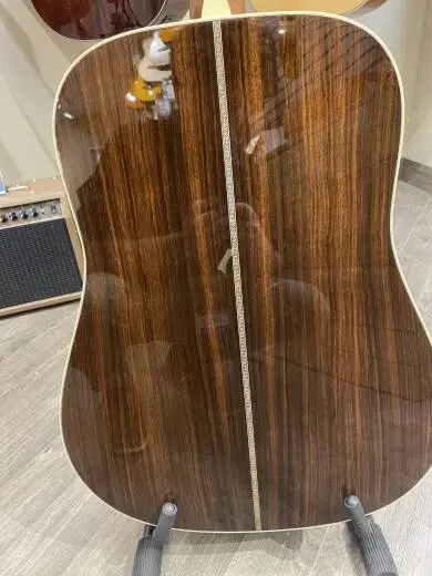 Martin Guitars - HD-28 V18 2