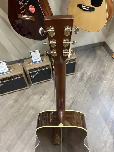 Martin Guitars - HD-28 V18 2