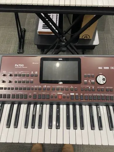 Korg - PA700 2
