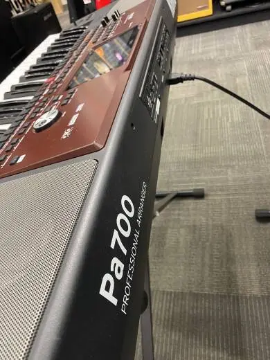 Korg - PA700 2