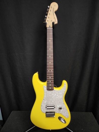 Store Special Product - Fender - Tom Delonge Stratocaster - Graffiti Yellow