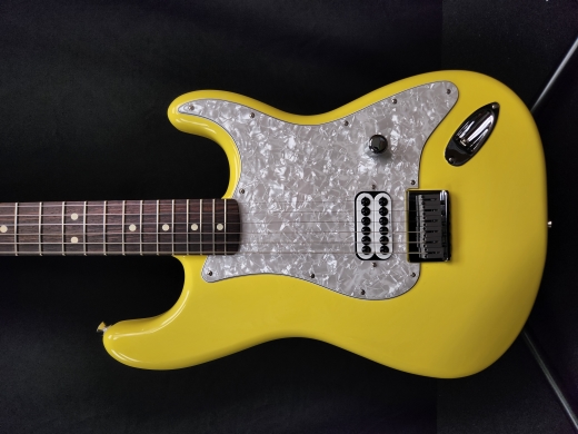 Fender - Tom Delonge Stratocaster - Graffiti Yellow 2