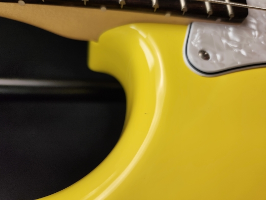 Fender - Tom Delonge Stratocaster - Graffiti Yellow 4