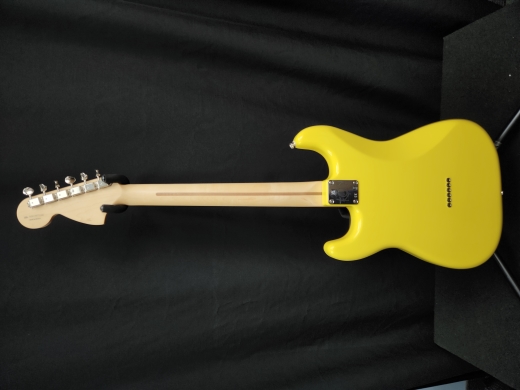 Fender - Tom Delonge Stratocaster - Graffiti Yellow 5