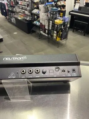 Behringer - NEUTRON 2