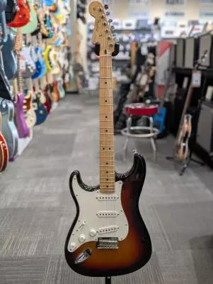 Fender - LH Player Stratocaster - 3-Tone Sunburst