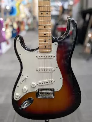 Fender - LH Player Stratocaster - 3-Tone Sunburst 2