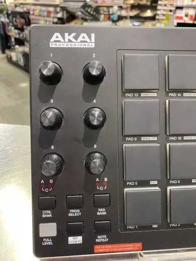 Akai - MPD218 2