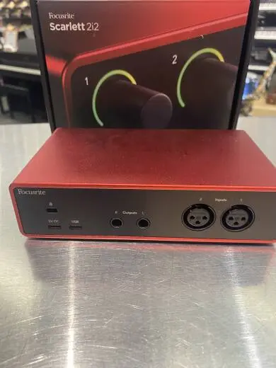 Focusrite - SCARLETT2I2MK4 2