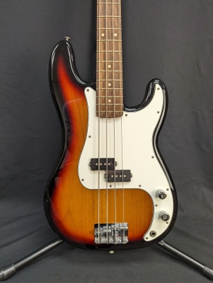 Fender - Player P-Bass - 3-Tone Sunburst 2