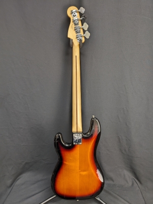 Fender - Player P-Bass - 3-Tone Sunburst 3