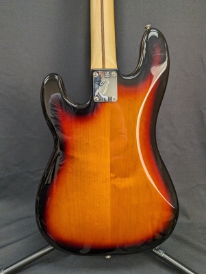 Fender - Player P-Bass - 3-Tone Sunburst 4