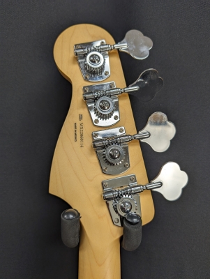 Fender - Player P-Bass - 3-Tone Sunburst 5